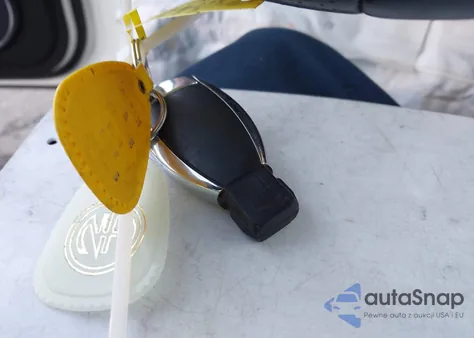 2012 Mercedes-Benz C 250 Sport z USA, uszkodzony, nr VIN WDDGF4HB5CR220797